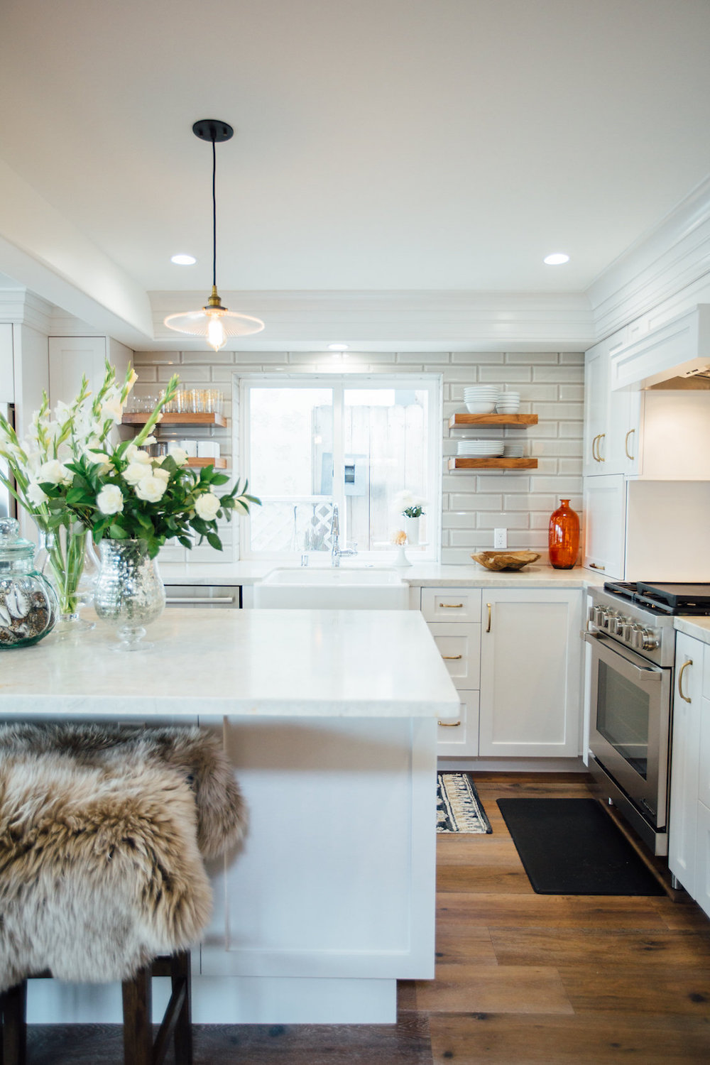 Before After A California Family S Beachside Chic Kitchen Renovation The Effortless Chic