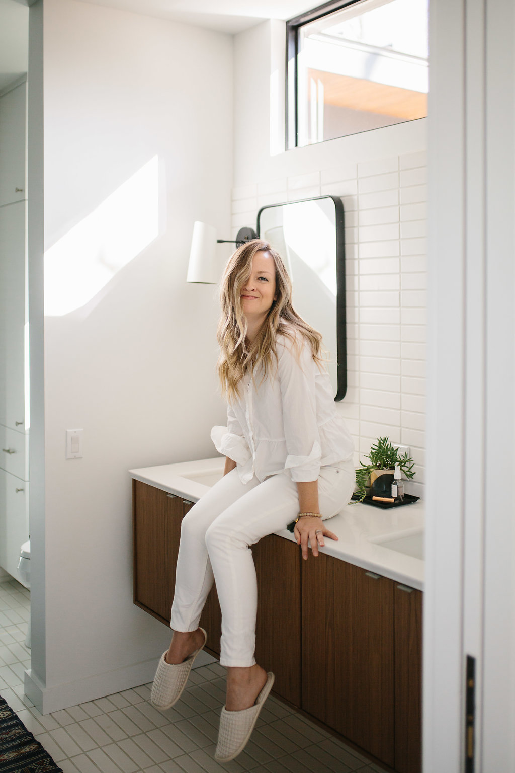 Our Austin Casa || Mid Century Modern Master Bathroom - The Effortless Chic