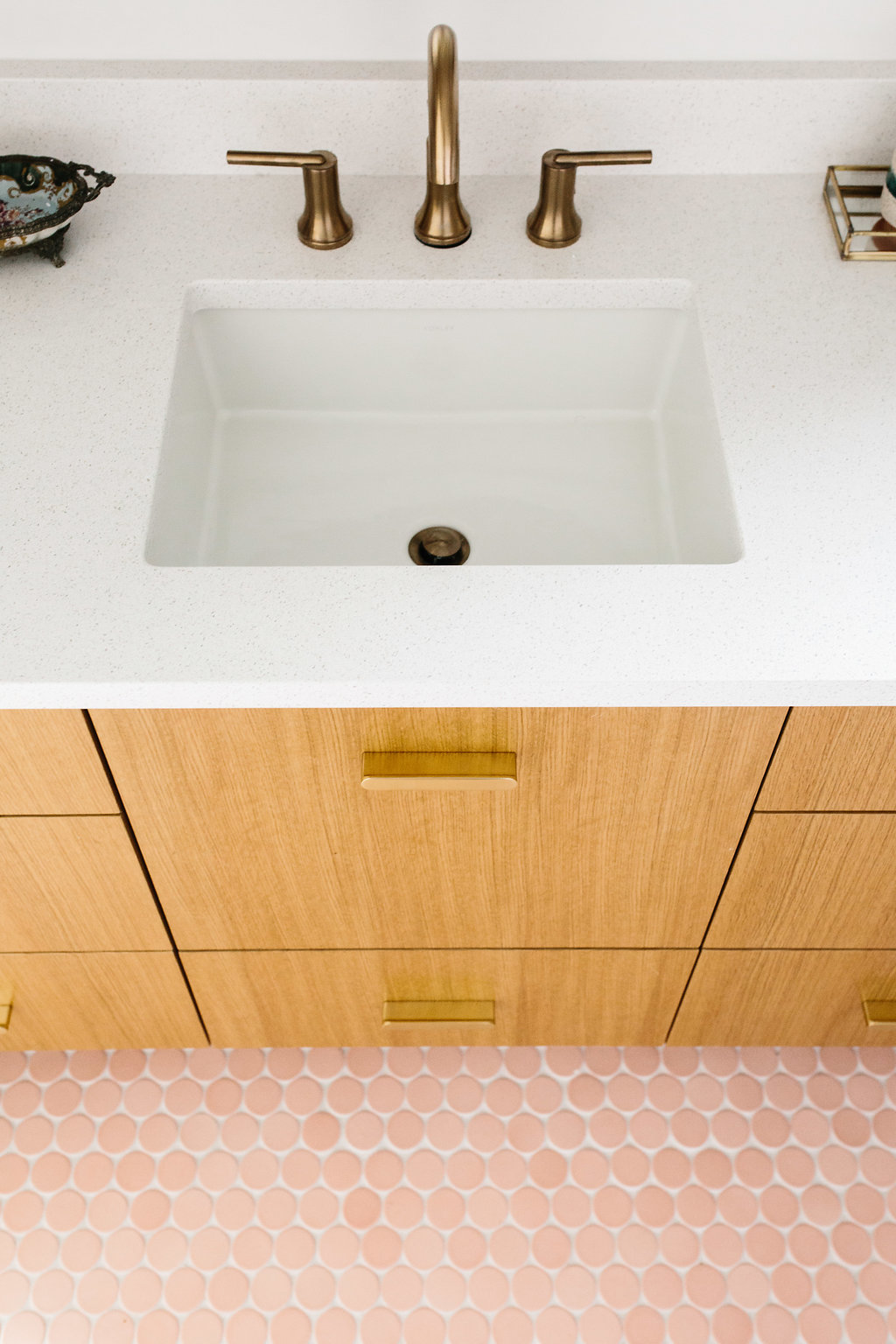 Embrace Retro And Chic Style With Pink Bathroom Tiles