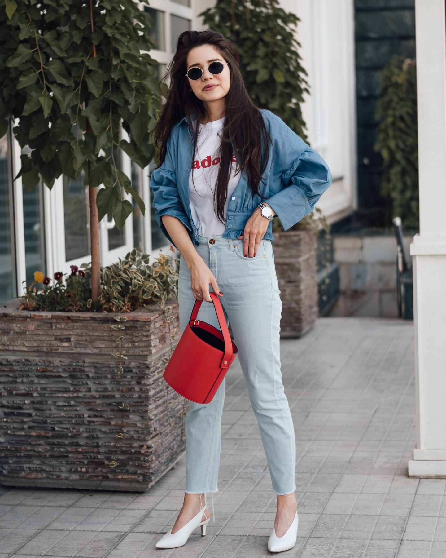 white t shirt jeans and heels