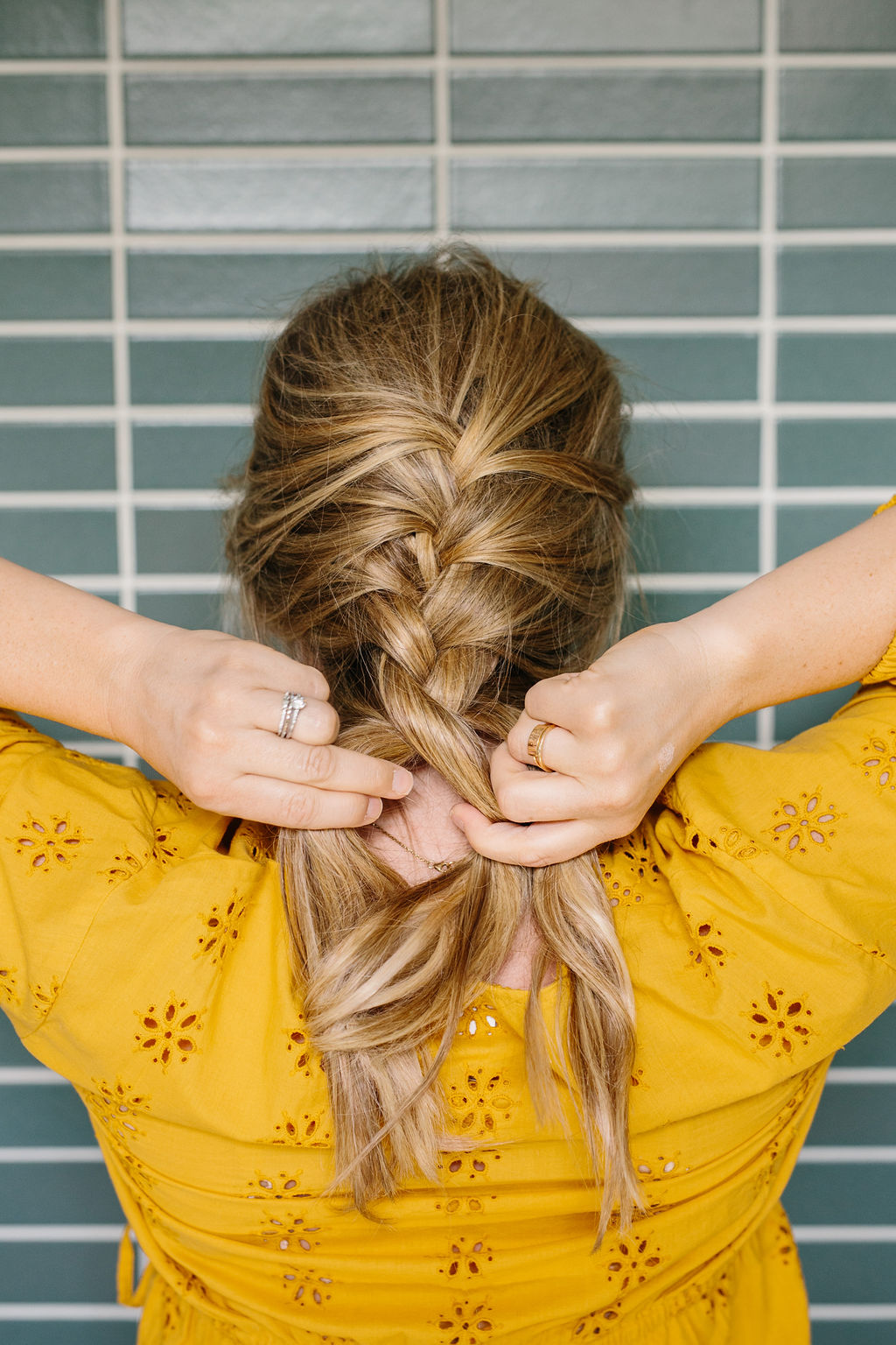 Making a braid at the bottom of the hair