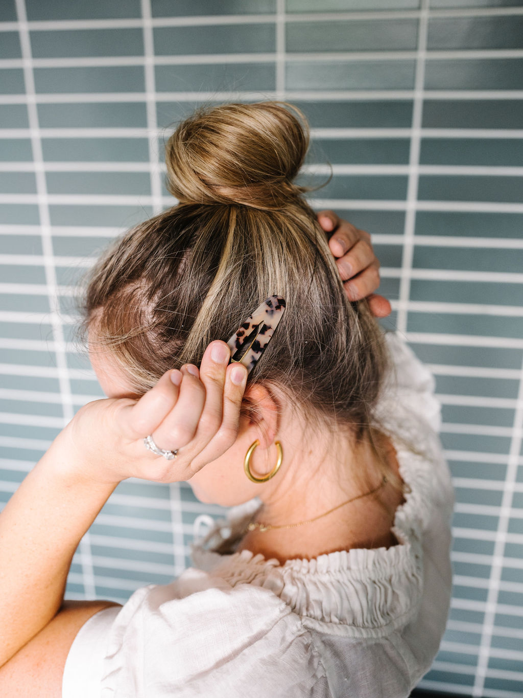 Effortless Up Do Hair Tutorial For Summer The Effortless Chic