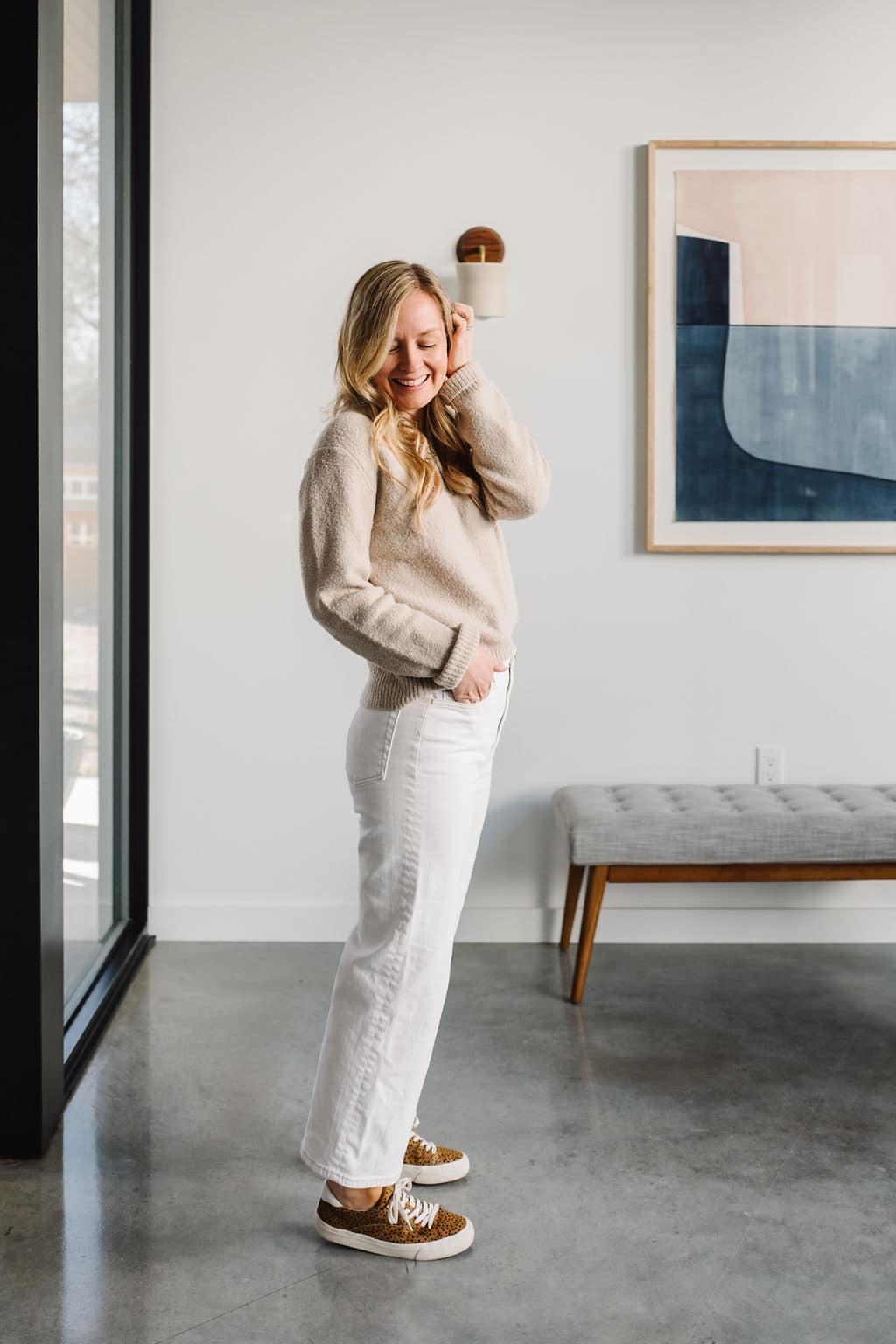 How To Wear White Straight Leg Jeans - FORD LA FEMME