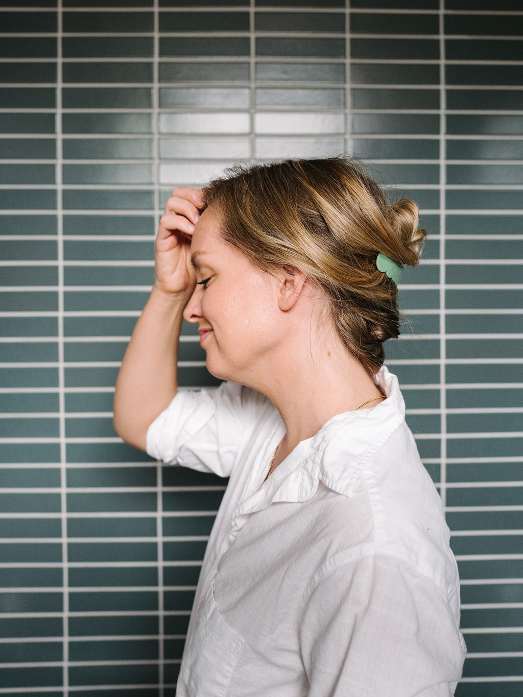 3 Minute Hairstyles How To Do A Modern French Twist The Effortless Chic