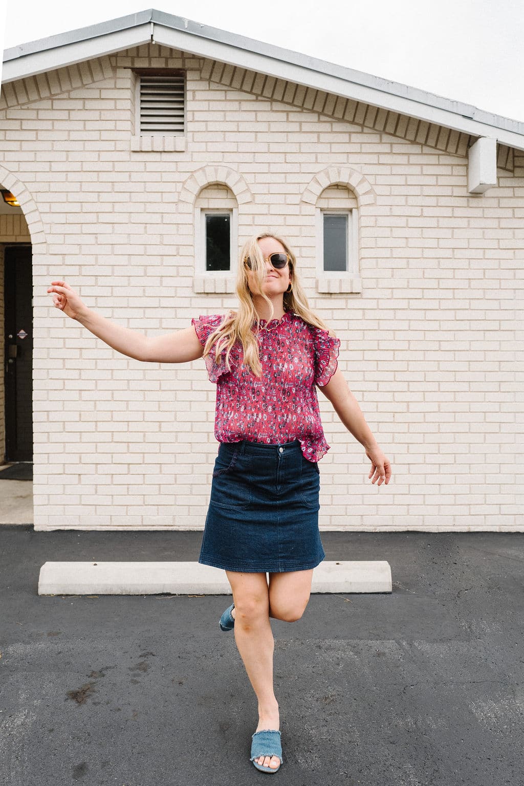 blue jean mini skirt outfit