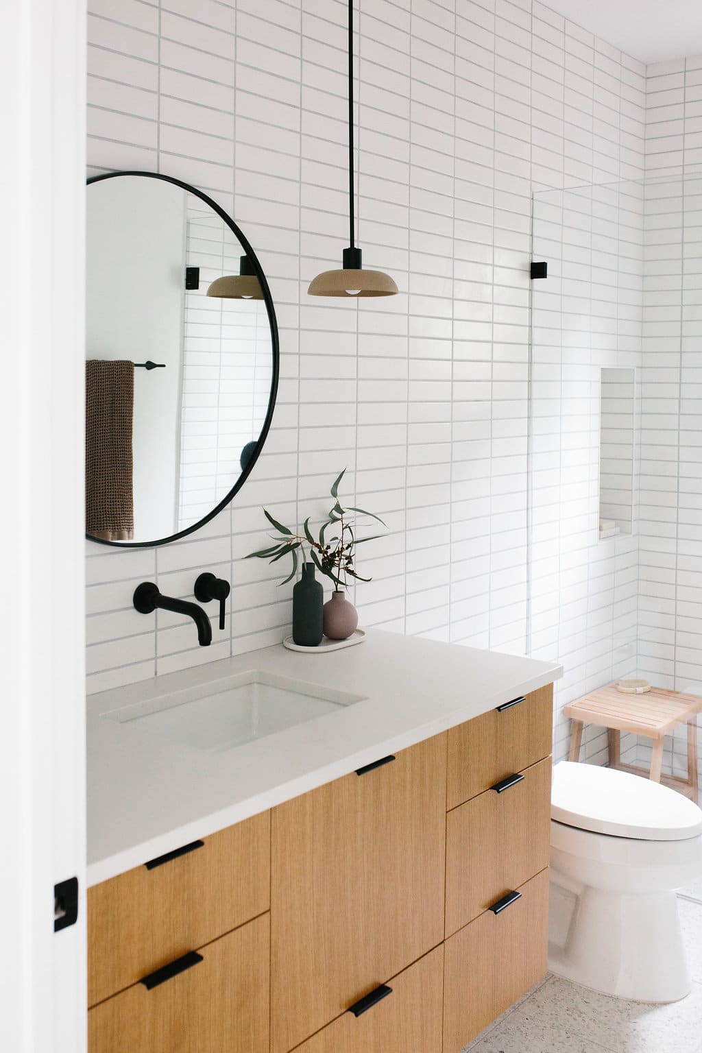 We love the aesthetic and decor pieces in this bathroom & entry